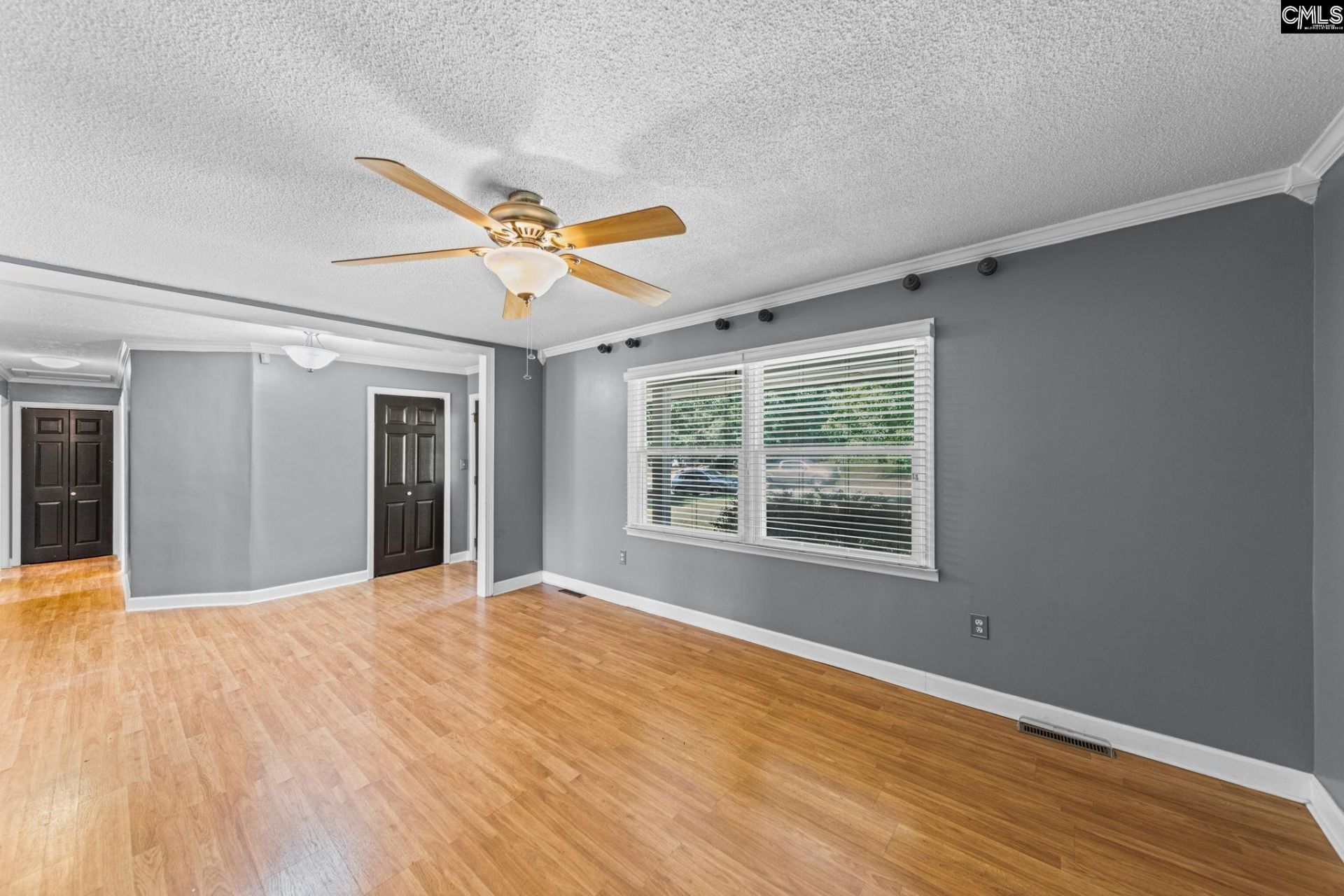 628 Hampton Circle Photo 6