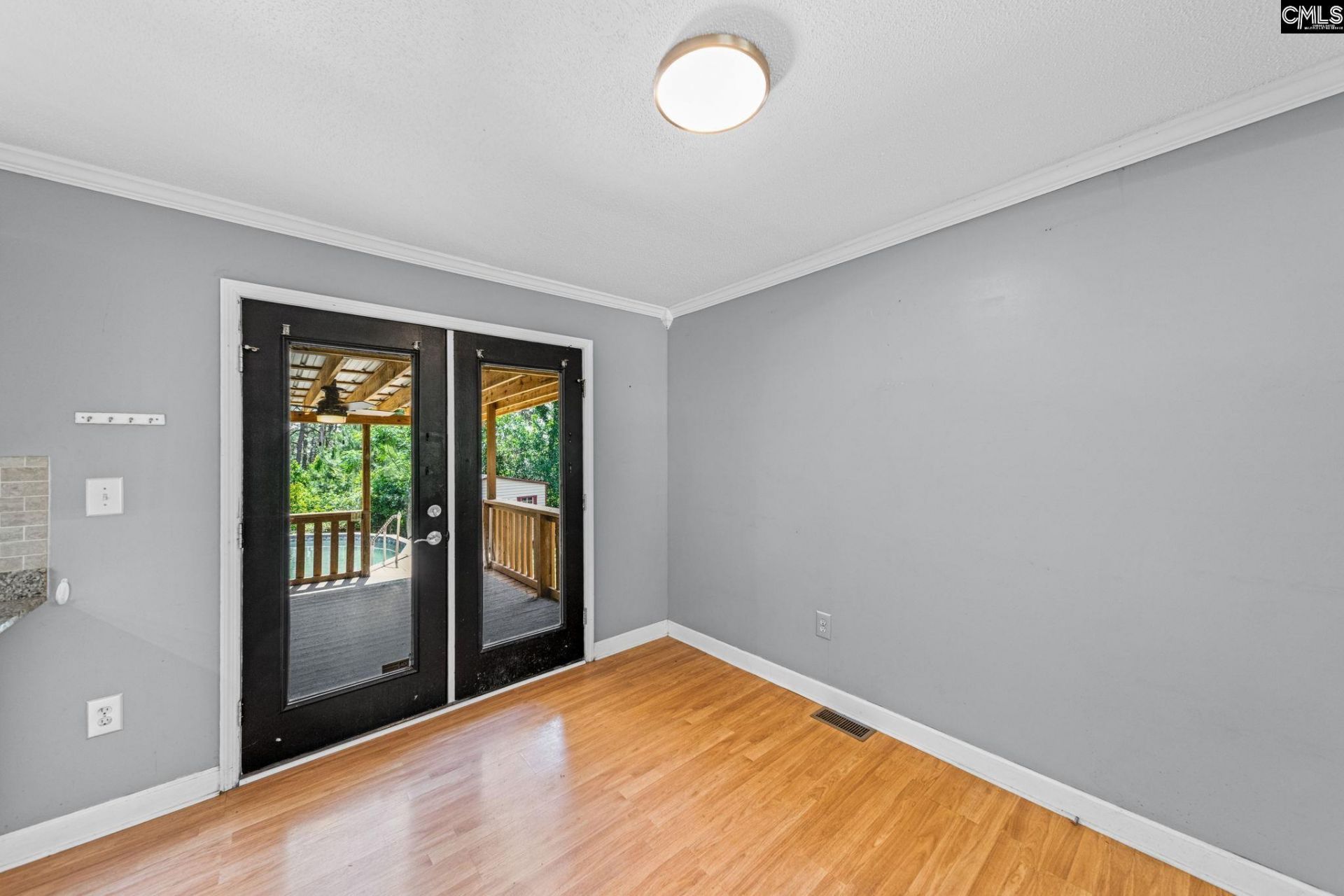 628 Hampton Circle Photo 8