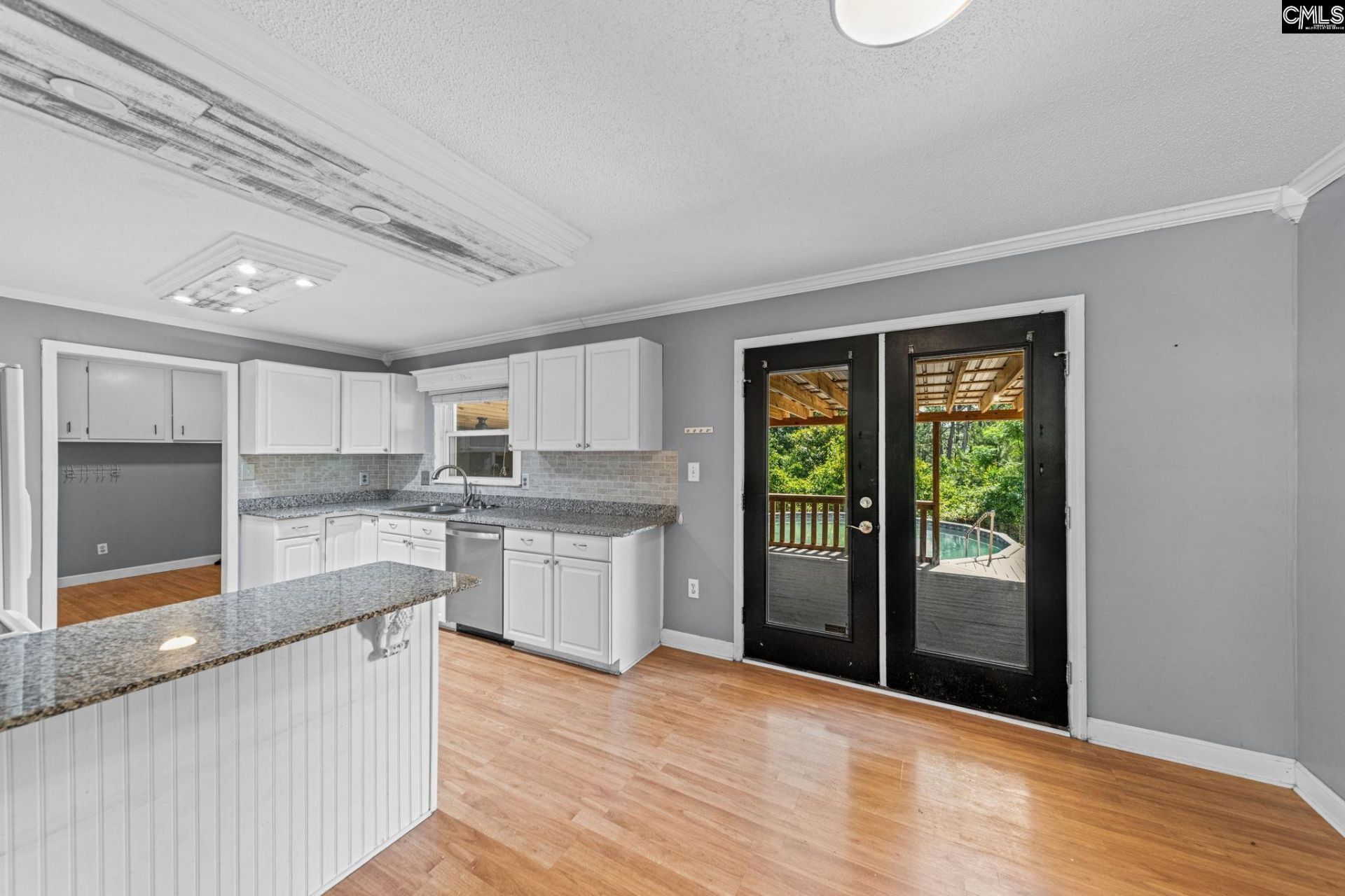 628 Hampton Circle Photo 9
