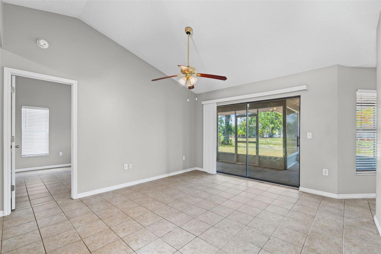 7807 38th Court E, Sarasota, FL 34243 Photo