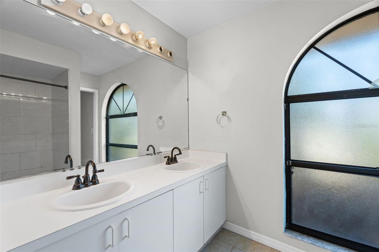 7807 38th Court E, Sarasota, FL 34243 Photo