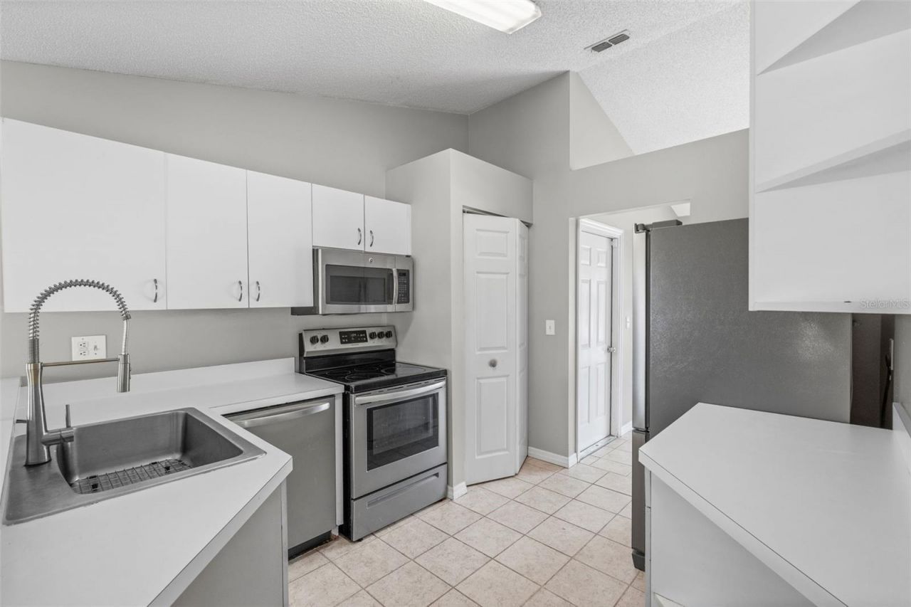 7807 38th Court E, Sarasota, FL 34243 Photo
