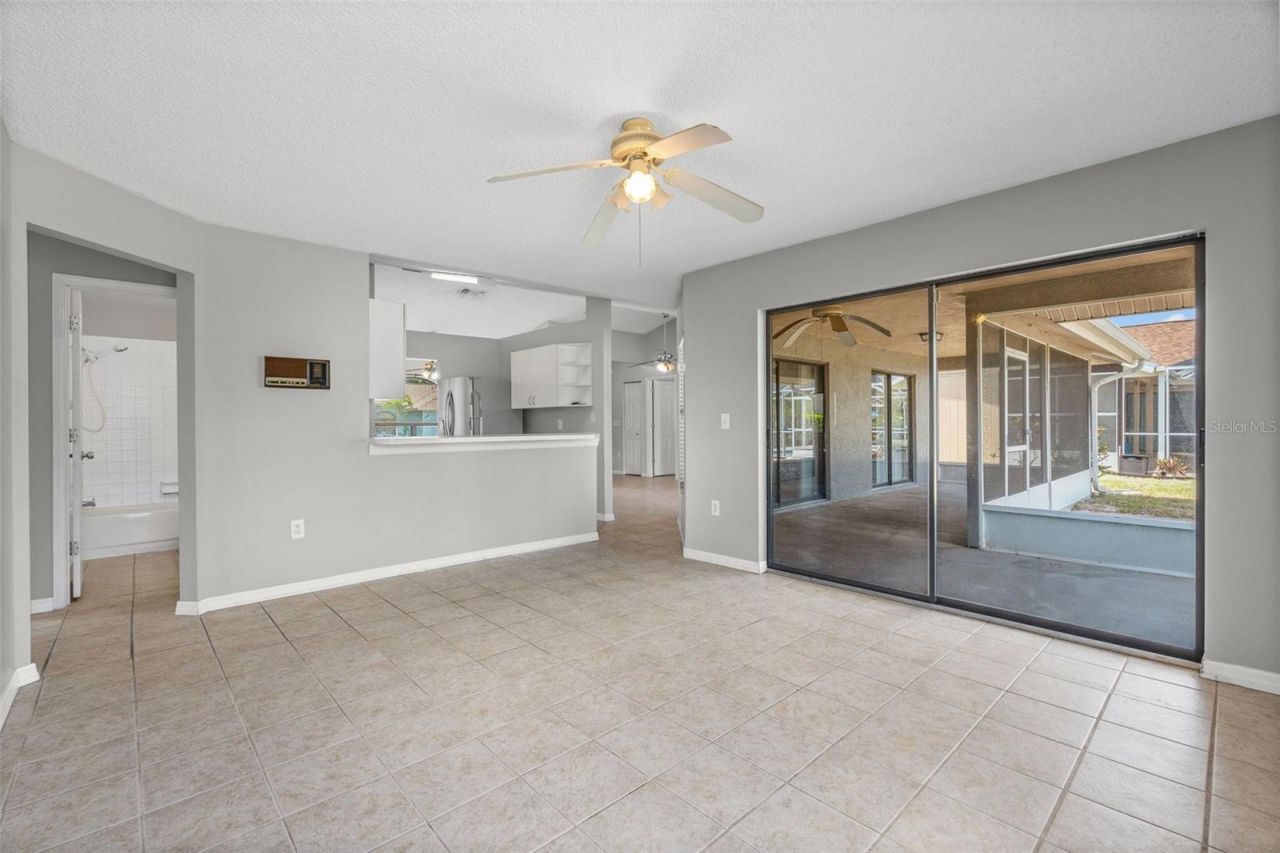 7807 38th Court E, Sarasota, FL 34243 Photo
