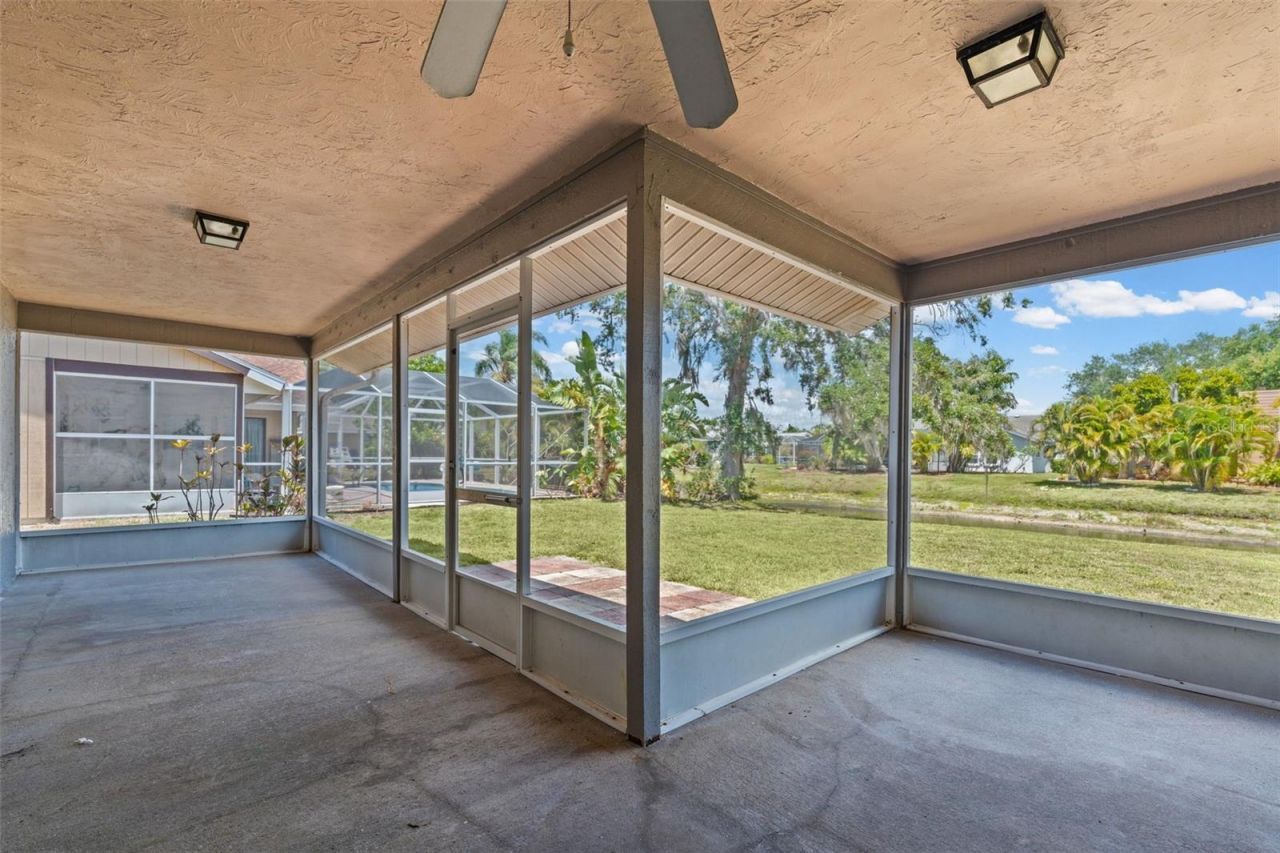 7807 38th Court E, Sarasota, FL 34243 Photo
