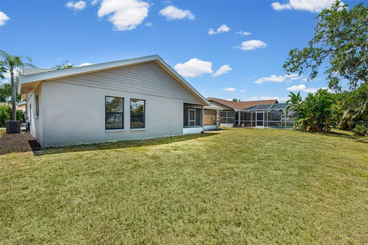 7807 38th Court E, Sarasota, FL 34243 Photo