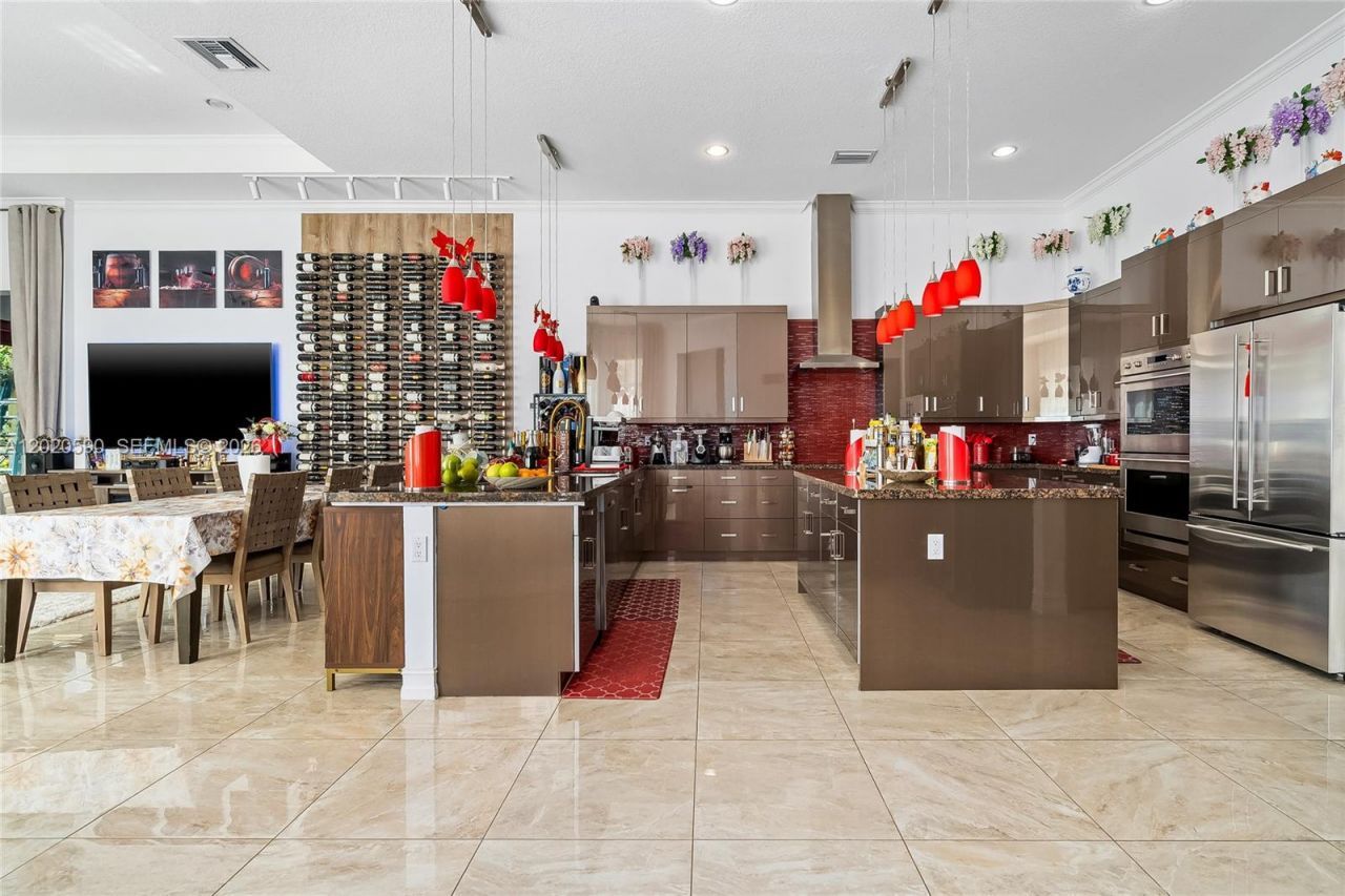 5703 N Sterling Ranch Dr, Davie, FL 33314 Photo