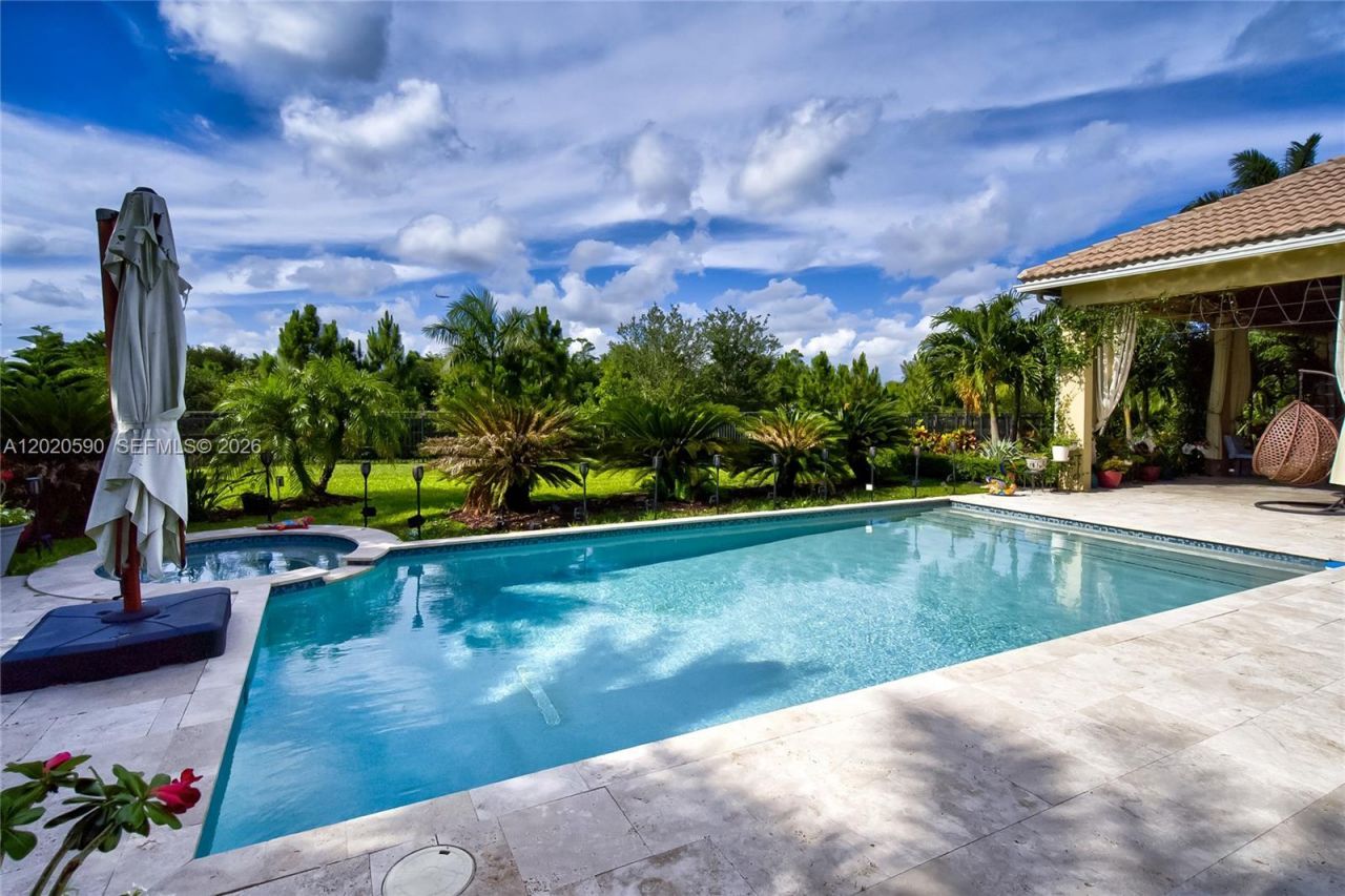 5703 N Sterling Ranch Dr, Davie, FL 33314 Photo