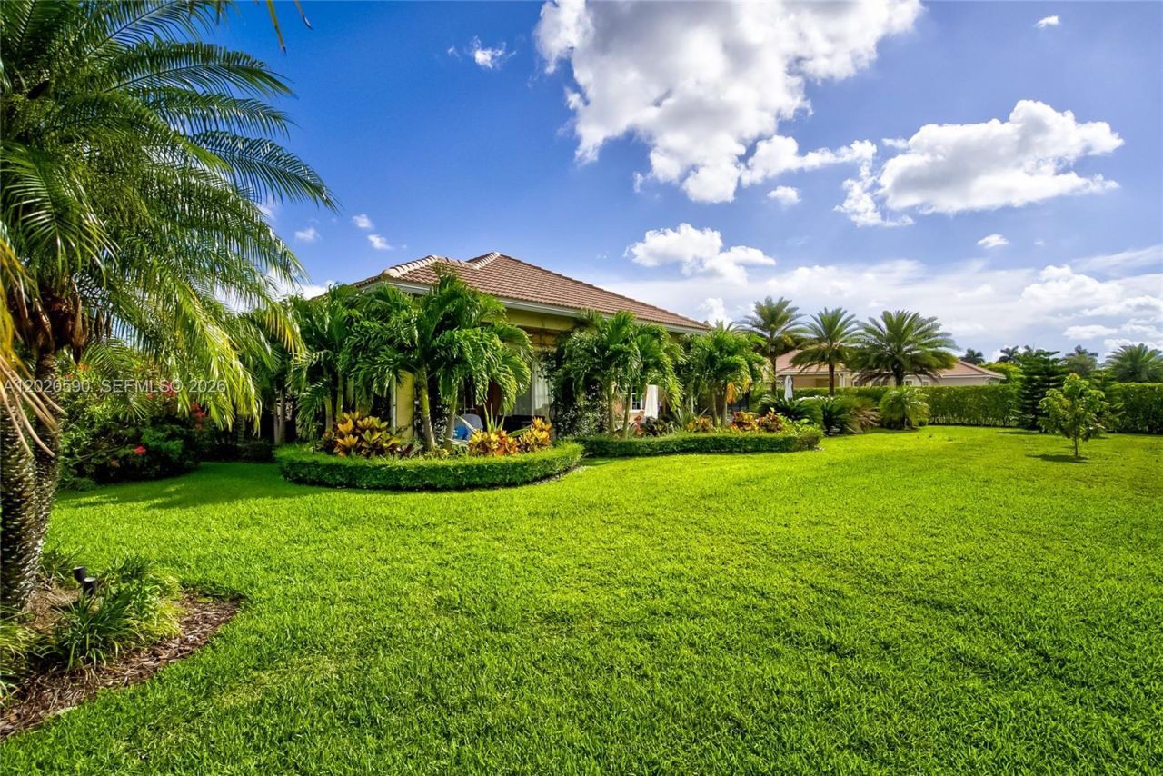 5703 N Sterling Ranch Dr, Davie, FL 33314 Photo