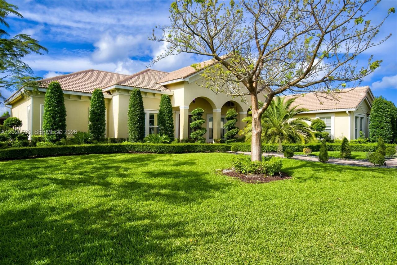 5703 N Sterling Ranch Dr, Davie, FL 33314 Photo