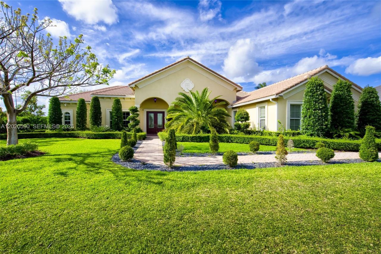 5703 N Sterling Ranch Dr, Davie, FL 33314 Photo