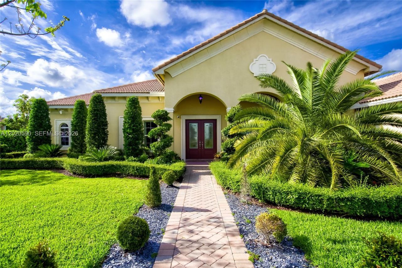 5703 N Sterling Ranch Dr, Davie, FL 33314 Photo
