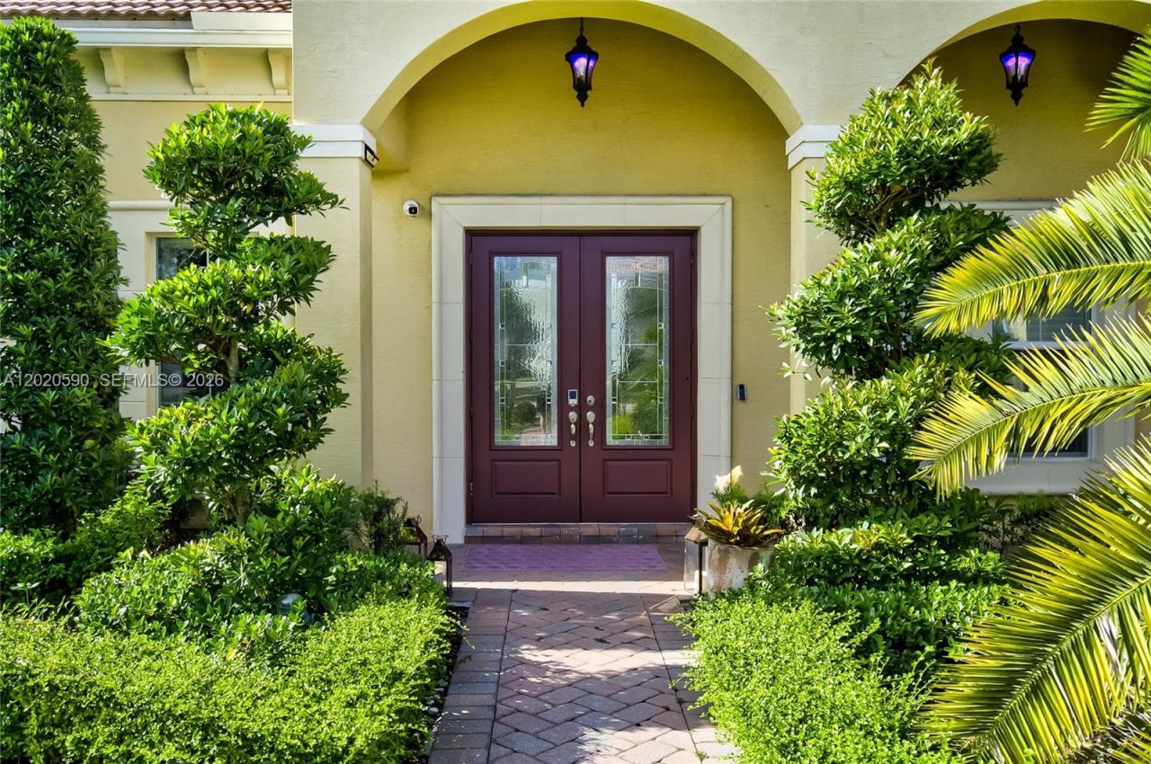 5703 N Sterling Ranch Dr, Davie, FL 33314 Photo
