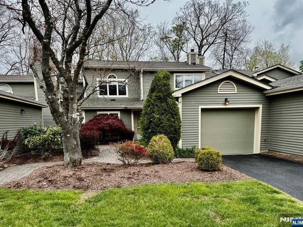 25 Stone Row Lane, Jefferson Township, NJ 07438