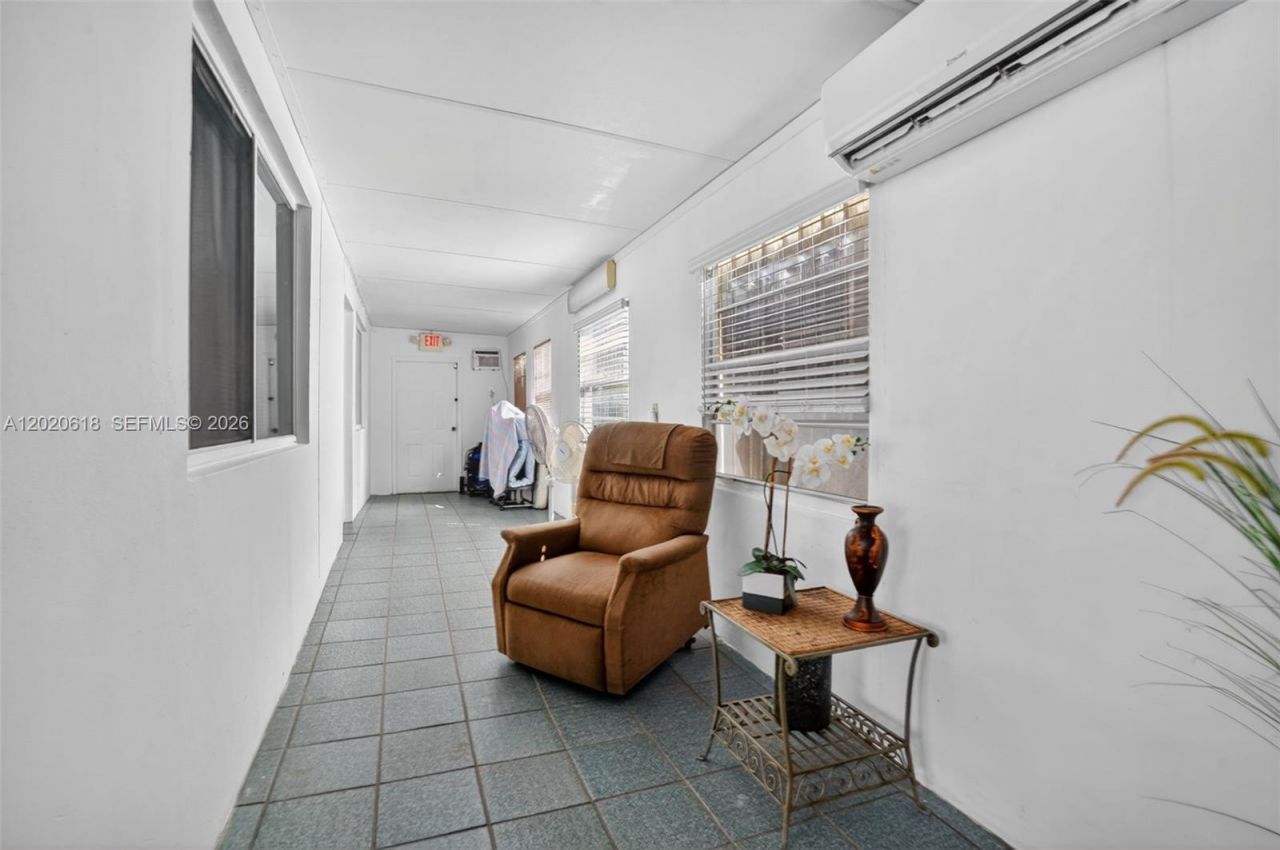 7100 NW 1st Ter , Miami, FL 33126 Photo
