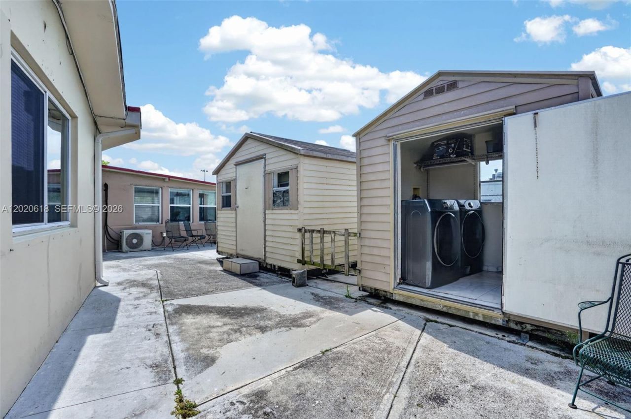 7100 NW 1st Ter , Miami, FL 33126 Photo