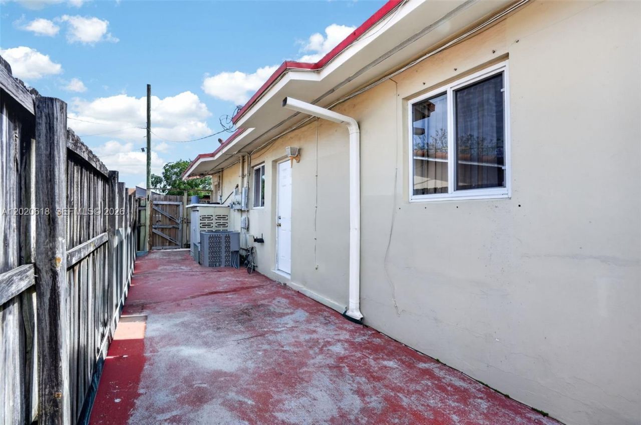 7100 NW 1st Ter , Miami, FL 33126 Photo