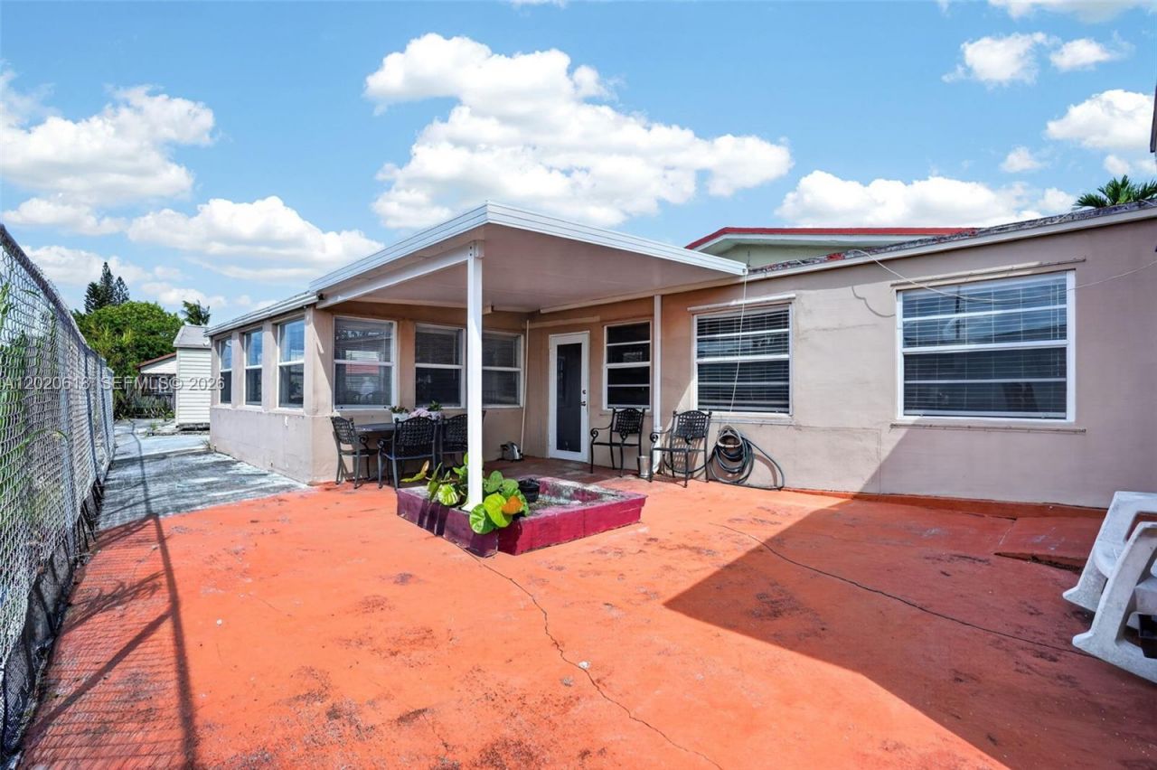 7100 NW 1st Ter , Miami, FL 33126 Photo