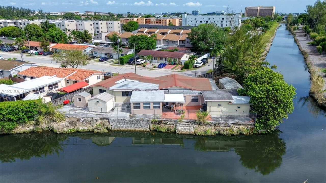 7100 NW 1st Ter , Miami, FL 33126 Photo