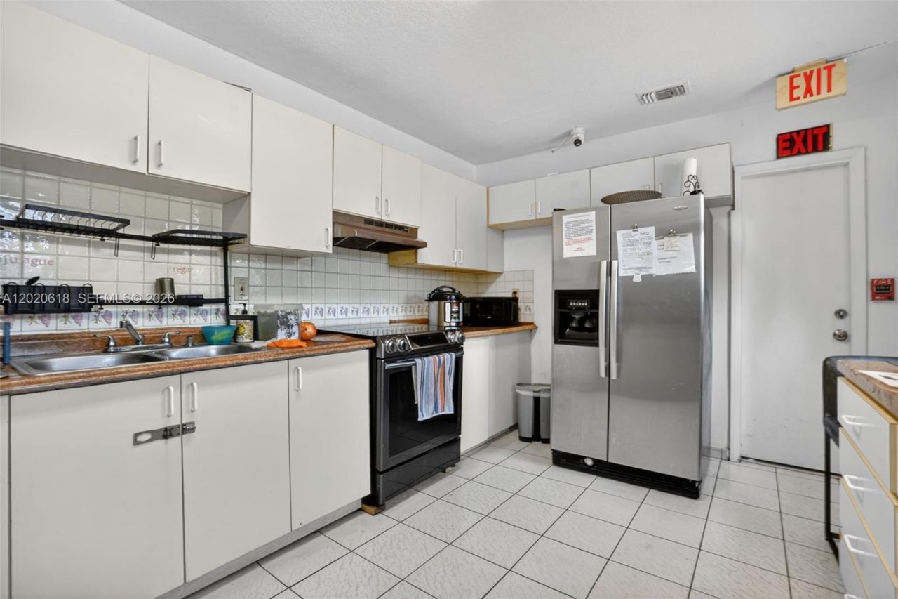 7100 NW 1st Ter , Miami, FL 33126 Photo