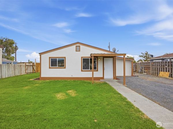 4243 NE Lincoln Drive , Moses Lake, WA 98837