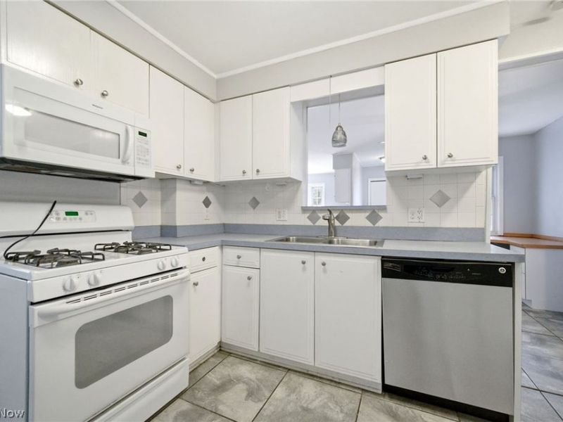4438 Baintree Road , University Heights, OH 44118 Photo 11