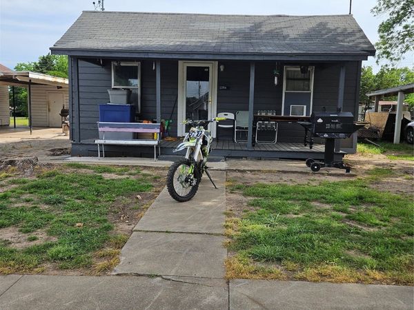 719 E 2nd Street , Cushing, OK 74023