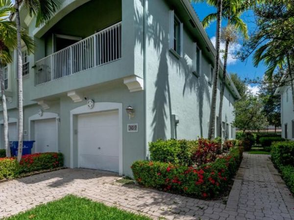 3019 Laurel Ridge Circle, Riviera Beach, FL 33404