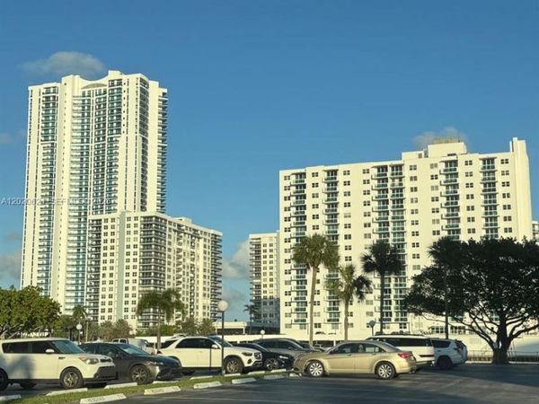 800 Parkview Dr, Unit 406, Hallandale Beach, FL 33009