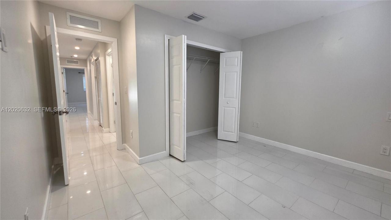 1068 NW 112th St , Unit 1068, Miami, FL 33168 Photo