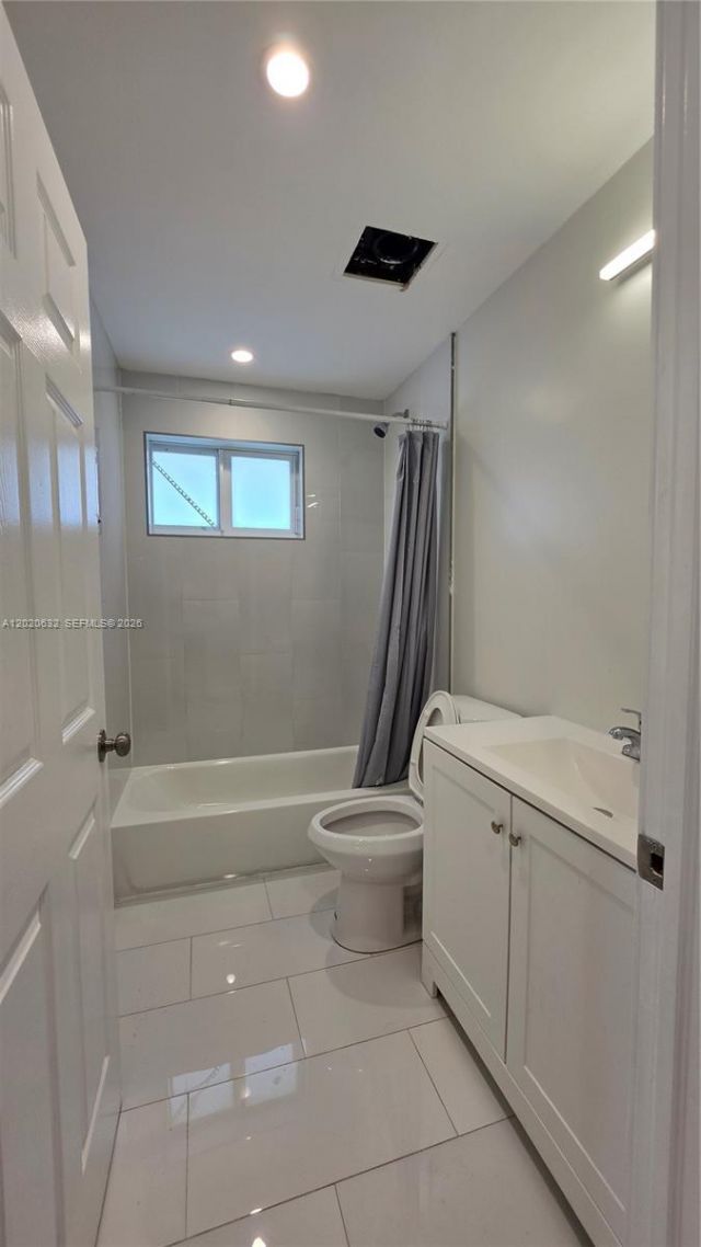 1068 NW 112th St , Unit 1068, Miami, FL 33168 Photo