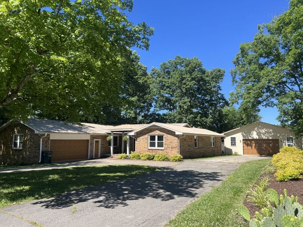 104 Southwood Dr , Dickson, TN 37055