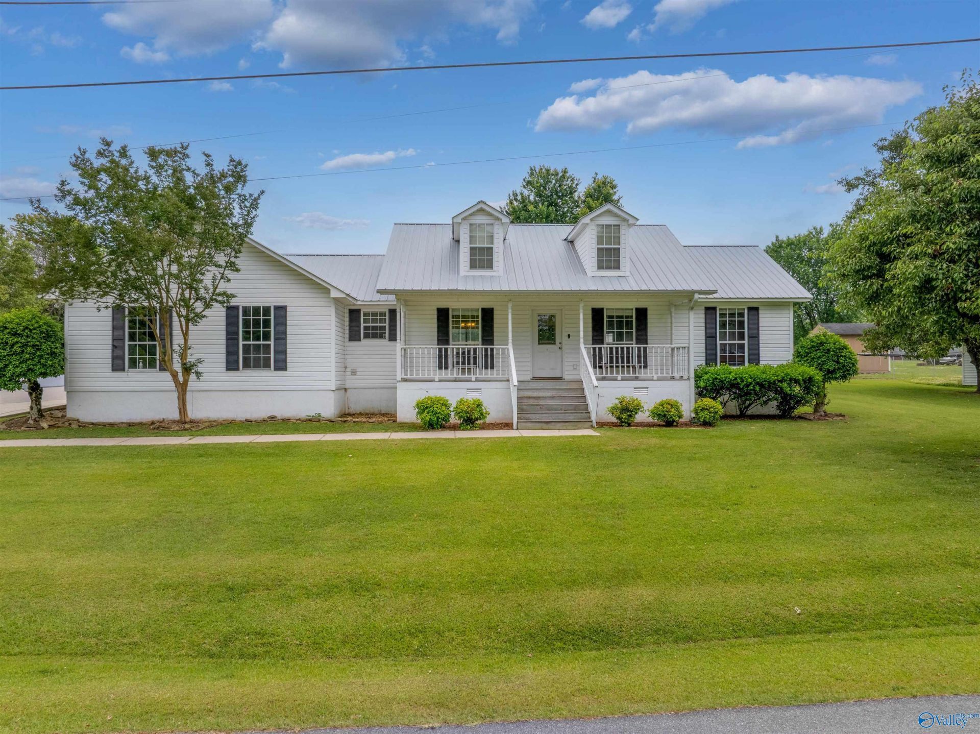 917 Leyland Drive, Albertville, AL 35950 Main Photo