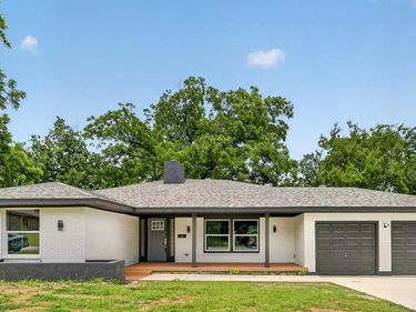 4828 Staples Avenue, Fort Worth, TX 76133