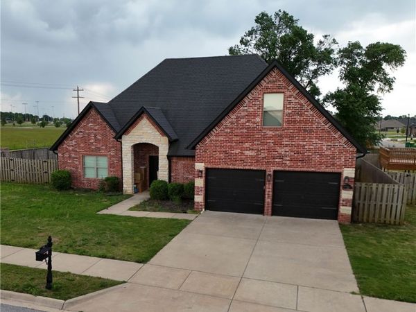 900 Sunset Lane , Centerton, AR 72719