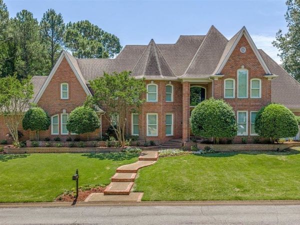 8811 CLASSIC DR, Memphis, TN 38125