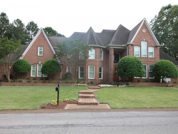 8811 CLASSIC DR, Memphis, TN 38125