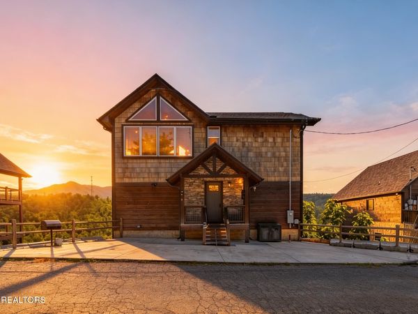 218 Pinnacle Drive, Gatlinburg, TN 37738
