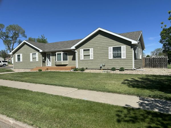 822 N Huron Avenue, Pierre, SD 57501