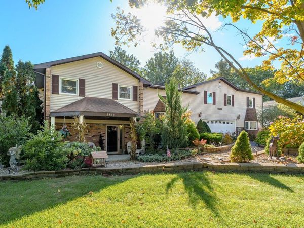 7702 N Gleneagle Drive, Kalamazoo, MI 49048