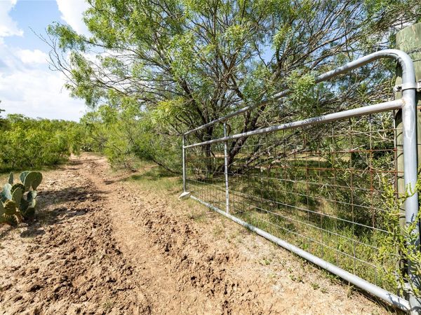 410 Green Acre DR, Dale, TX 78616