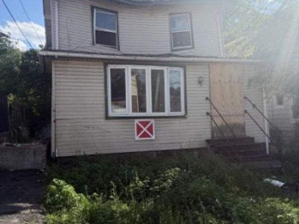 9 Herpers St, Irvington, NJ 07111