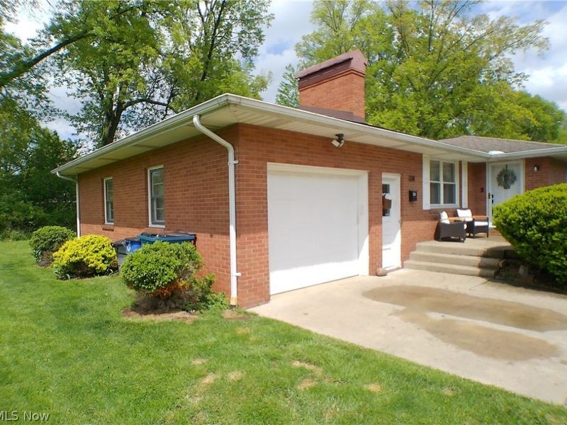 338 Mansell Drive , Liberty, OH 44505 Photo 3