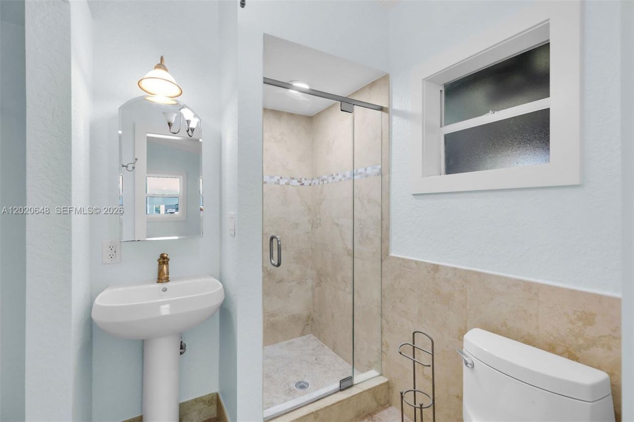 251 Azalea St , Plantation Key, FL 33070 Photo