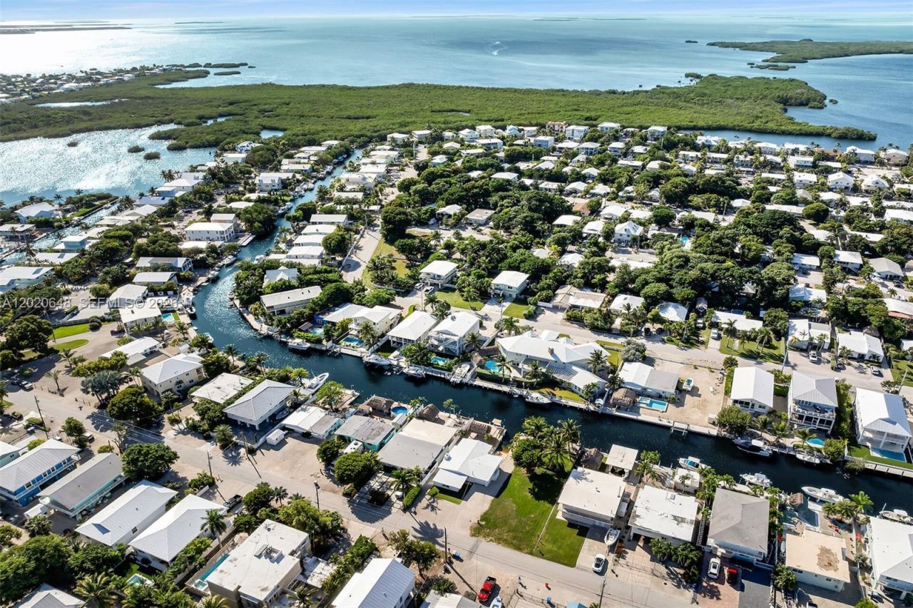 251 Azalea St , Plantation Key, FL 33070 Photo