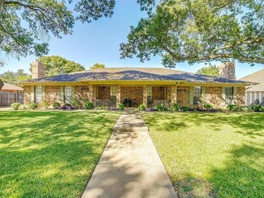 4860 Ledgestone Court, Fort Worth, TX 76132