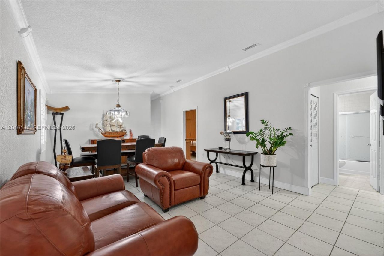 14815 SW 81st St , Unit B, Miami, FL 33193 Photo