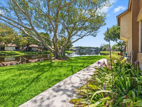 28 Wimbledon Lake Drive, Unit 222, Plantation, FL 33324