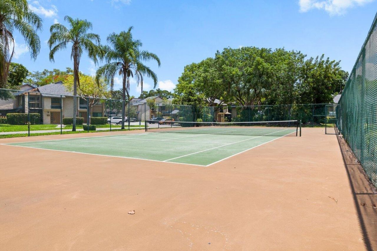 28 Wimbledon Lake Drive, Unit 222, Plantation, FL 33324 Photo