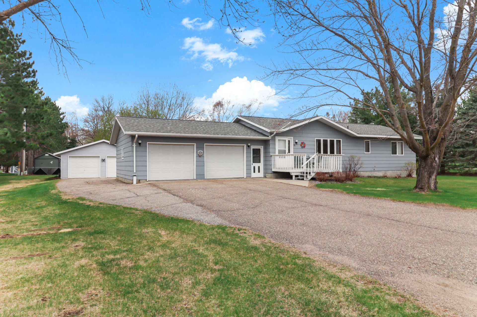 418 N Clayborn Avenue , Parkers Prairie, MN 56361