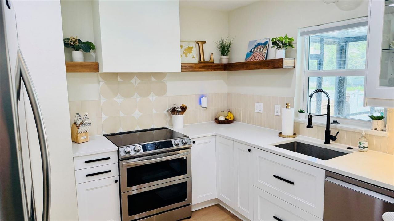 6073 Tanglewood Drive Ne, Saint Petersburg, FL 33703 Photo